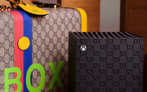 Gucci presenta un esclusivo modello di Xbox Series X da 7.000€