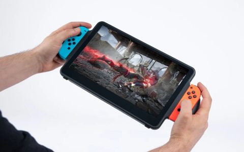 Nintendo Switch in versione Plus con lo schermo Orion da 11,6 pollici